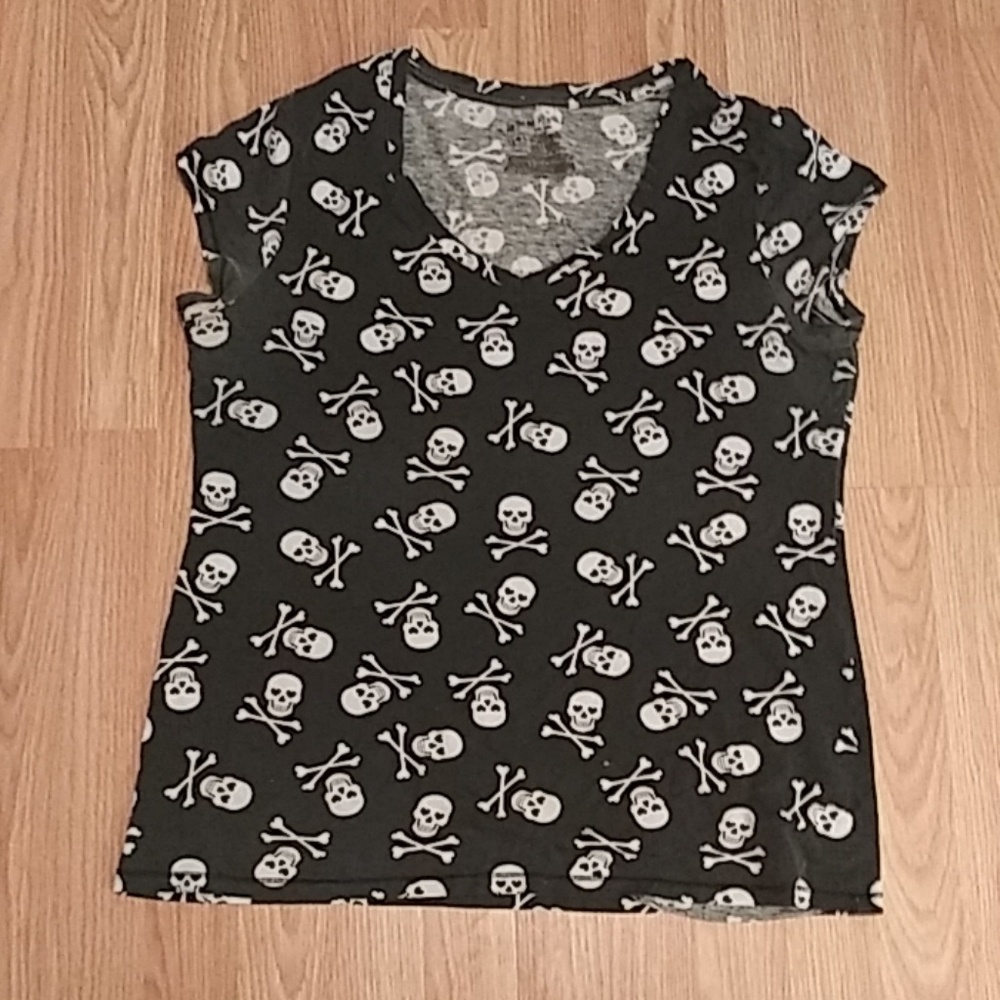 Black and white skull top